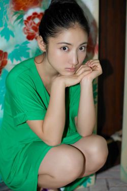 电眼美女购物狂